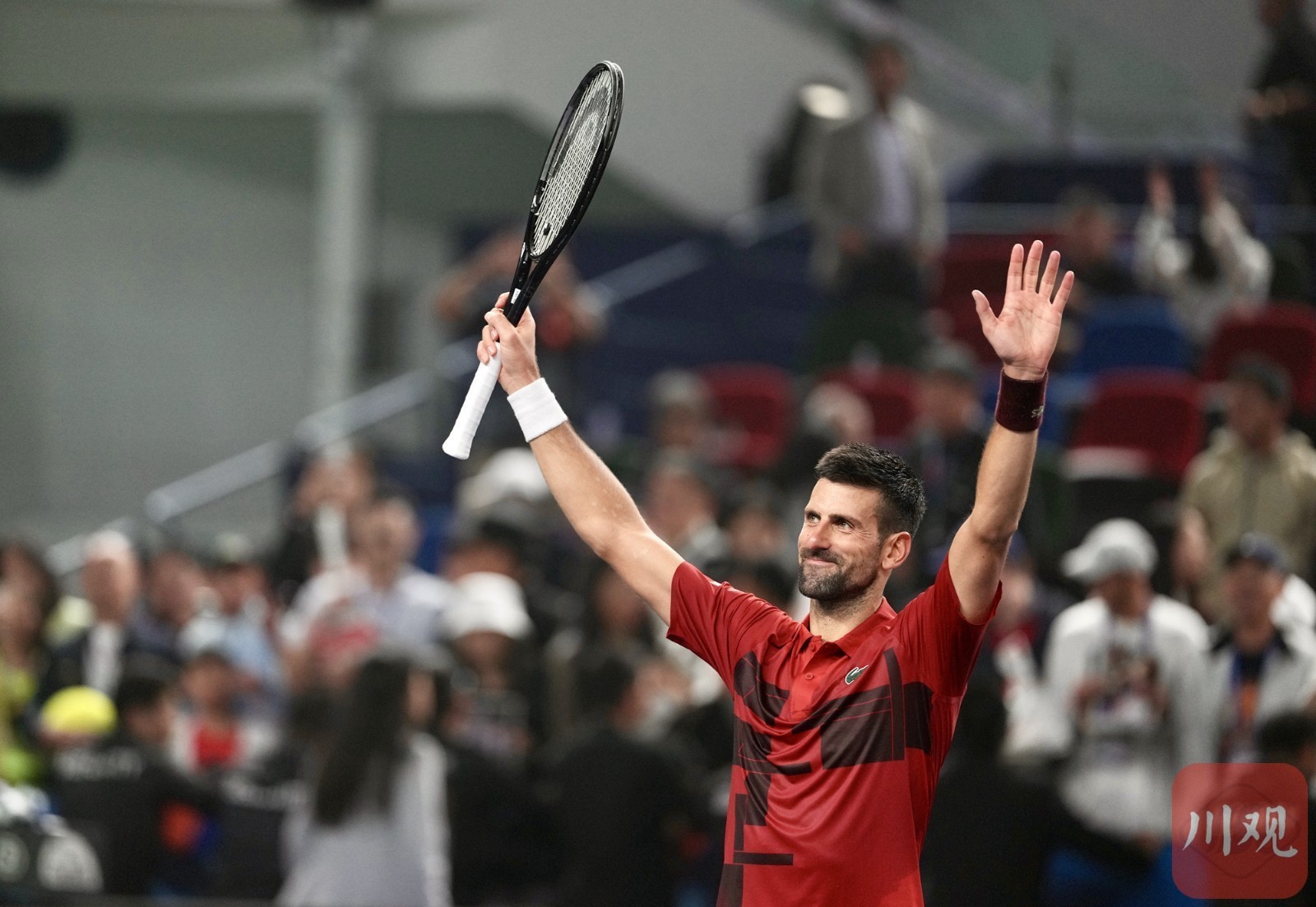 爱游戏体育-德约科维奇回归赛场，战术调整首场状态亮眼，公牛观众沸腾！的简单介绍