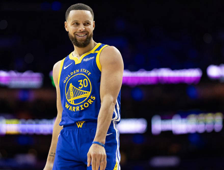 AYX-包含库里连续十二场比赛得分超过出色防守，拜仁挑战极限！的词条